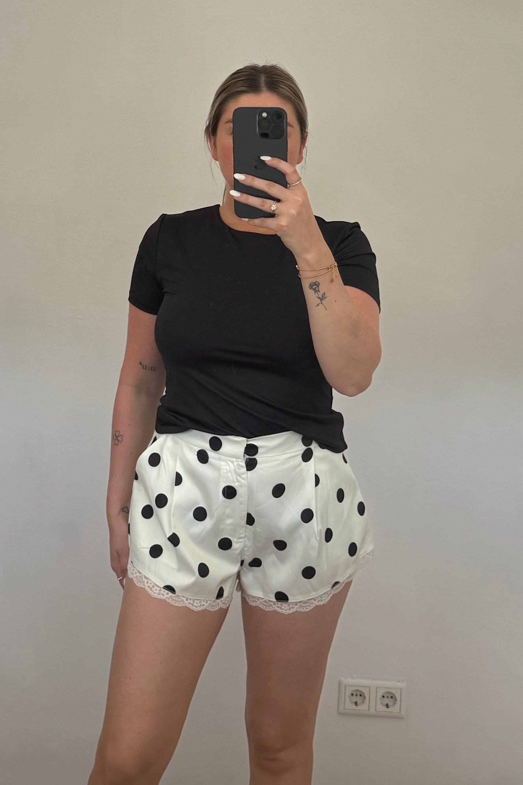 Short stip met kant